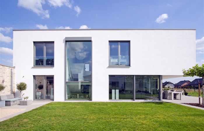 Moderne Haus Flachdach in Bünde mit großer Glasfront I Strothotte Architekten