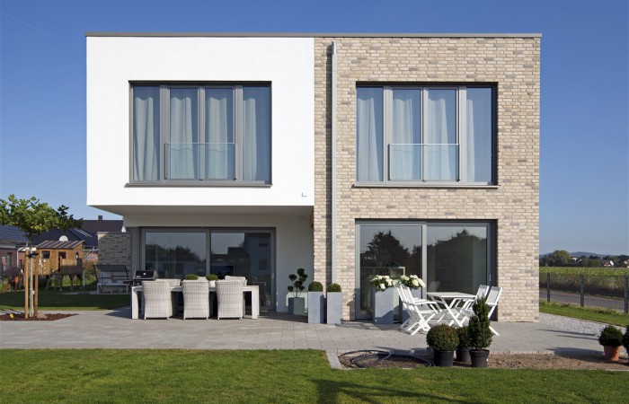Moderne Haus Flachdach in Bünde mit Klinkerfassade I Strothotte Architekten